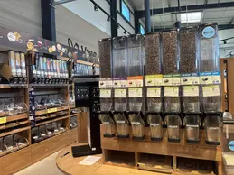 511-biocoop-coustellet-culture-bio-magasin-vrac-cafe-broyeuse.webp